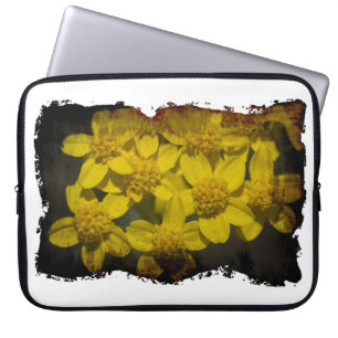 Gelbe Wildblumen auf der Weißen Kante Laptopschutzhülle