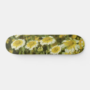 Gelbe Wildblumen Skateboard