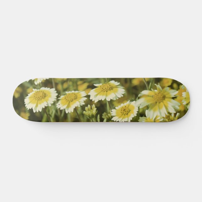 Gelbe Wildblumen Skateboard (Horizontal)