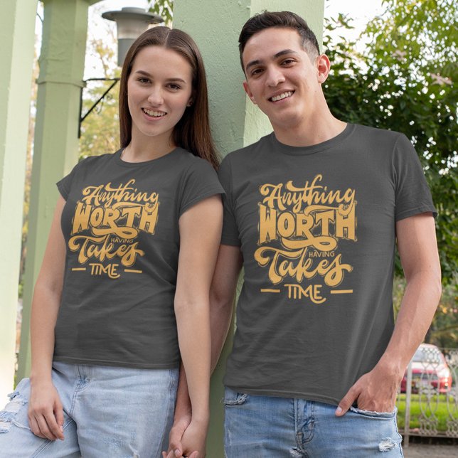 Gelbe zeitlose Typografie: Ein Retro-T - Shirt-Des T-Shirt (Von Creator hochgeladen)