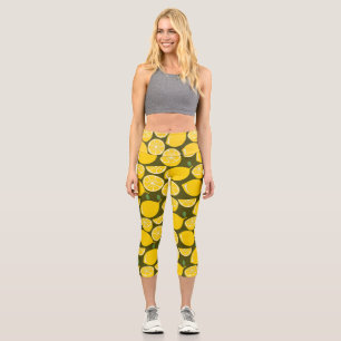 Gelbe Zitronen und Olivgrünes Muster: Moderne Zitr Capri Leggings