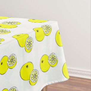 Gelbe Zitronenfrüchte auf Weiß Tischdecke