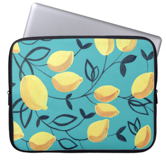 Gelbe Zitronenspinnmuster auf Türkis. Laptopschutzhülle