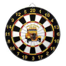 Gelber alter Roadster mit goldschwarzer Forelle Dartscheibe