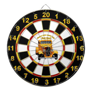 Gelber alter Roadster mit goldschwarzer Forelle Dartscheibe