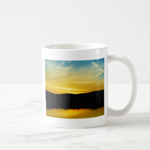 Gelber Bergsee-Sonnenuntergang Tasse