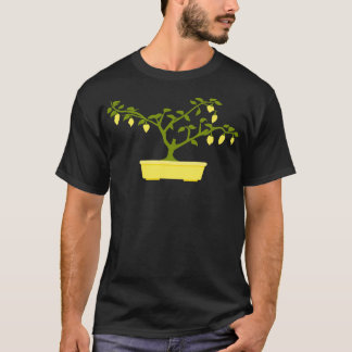 Gelber Chili-Bonsai in gelbem Bonsai-Topf T-Shirt