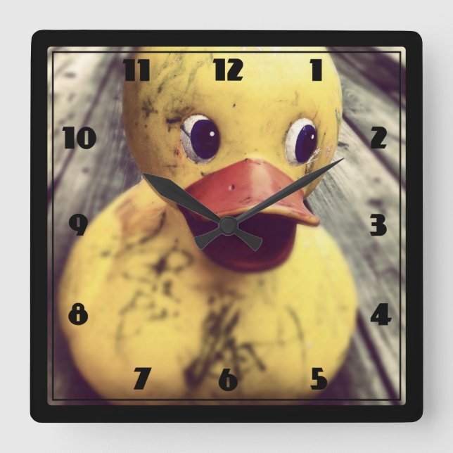 Gelber Ducky Gummibedarf ein Bad! Quadratische Wanduhr (Vorderseite)