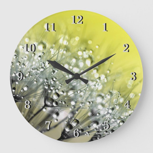 Gelber funkelnder Tau auf Löwenzahn Große Wanduhr (Vorderseite)