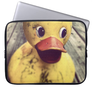 Gelber Gummi Ducky braucht einen Bath! Laptopschutzhülle