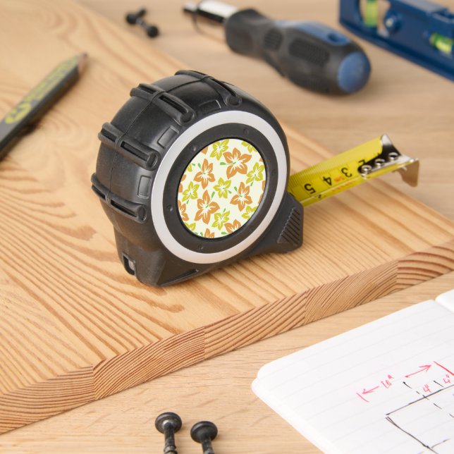 Gelber Hibiskus, orangefarbener Hibiskus, Blumenmu Maßband (Holzbau)