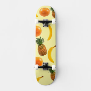 Gelber Hintergrund des tropischen Früchte-Skate Skateboard