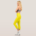 gelber Hintergrund mit schwarzer Grenze Capri Leggings<br><div class="desc">Umgestalten Sie Ihre Website mit einem markanten gelben Hintergrund und einer schwarzen Grenze für ein modernes, kontrastreiches Farbschema. Erhöhen Sie Ihre visuelle Ästhetik mit unseren beruflichen Webelementen & minimalistischem Design-Ansatz!</div>