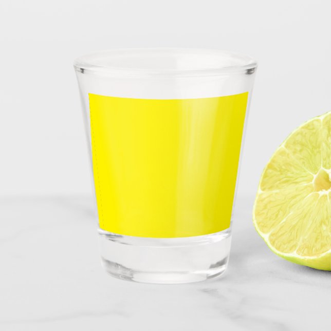 gelber Hintergrund mit schwarzer Grenze Schnapsglas (Vorderseite)