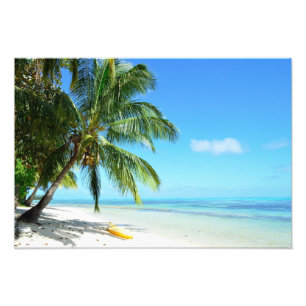 Gelber Kajak auf weißem Sand Foto