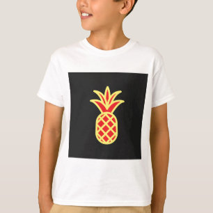 Gelber Kiefernapfel in Schwarz T-Shirt