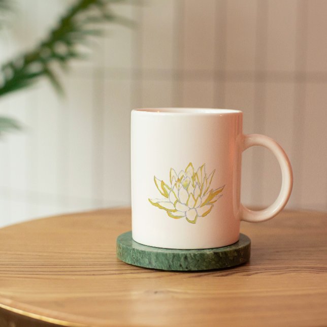 Gelber Lotus Aquarellblume minimalistisch Kaffeetasse (Von Creator hochgeladen)