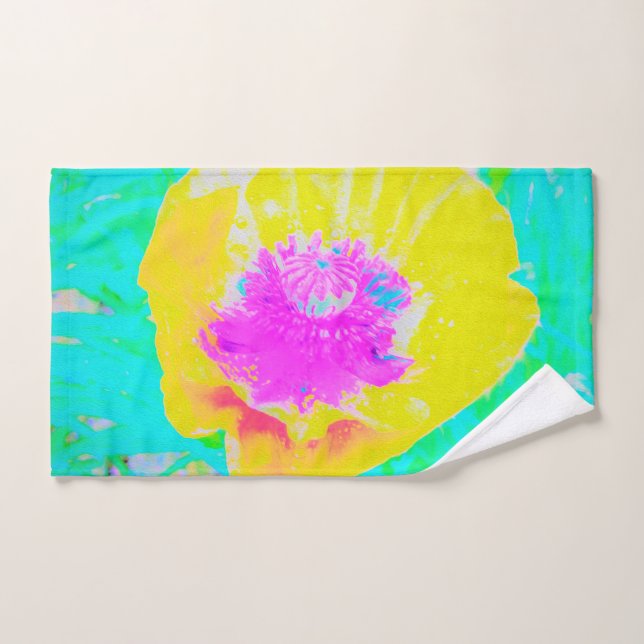 Gelber Mohn mit Hot-Pink-Mitte auf Türkis Handtuch (Handtuch)