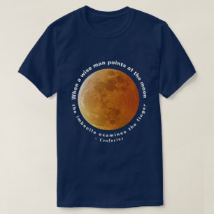 Gelber Mond und Konfuzius Zitat T-Shirt