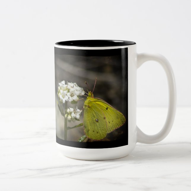 Gelber Schmetterling Zweifarbige Tasse (Rechts)