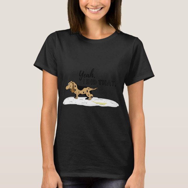 Gelber Schneefall-Hunde Humor T-Shirt (Vorderseite)