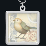Gelber und grüner Spargel im Vintagen Hintergrund Versilberte Kette<br><div class="desc">Dieses inspirierte Bild eignet sich perfekt für Ihre Vogelsammlung. Es ist einfach und schön,  jedes Produkt zu ergänzen und wird jedem Vintagen Kunstliebhaber gefallen. Wählen Sie dieses Bild heute aus.</div>
