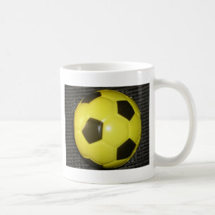 Gelber und schwarzer Fußball. Tasse