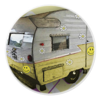 Gelber Vintager Camper-Anhängergriff Keramikknauf