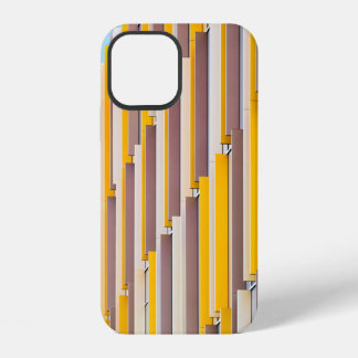 GELBES BETONGEBÄUDE WÄHREND DES TAGES iPhone 12 HÜLLE
