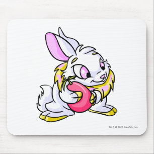 Gelbes Cybunny, das Negg umarmt Mousepad