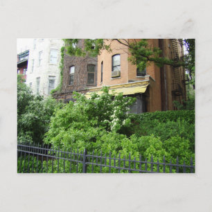 Gelbes Dach und Garten Postkarte