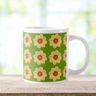 Gelbes Dahlia-Blumenmuster auf Grün Jumbo-Tasse