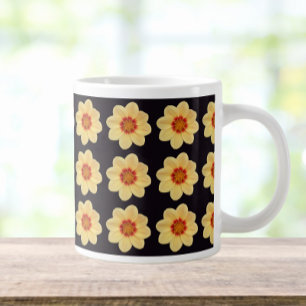 Gelbes Dahlia-Blumenmuster auf schwarz Jumbo-Tasse