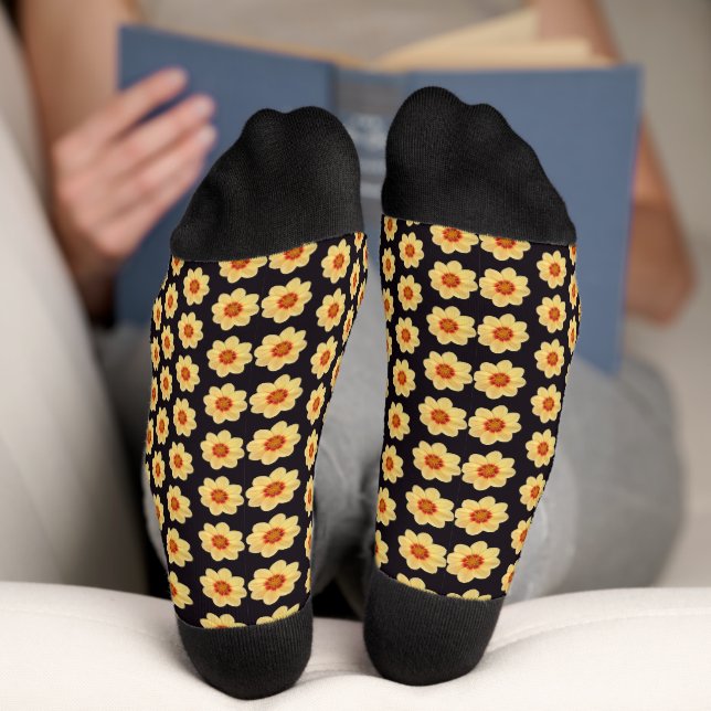 Gelbes Dahlia-Blumenmuster auf schwarz Socken (Unterseite)