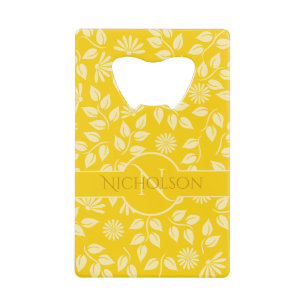 Gelbes, elegantes Monogramm Name Leaf Daisy Muster Geldbeutel Flaschenöffner