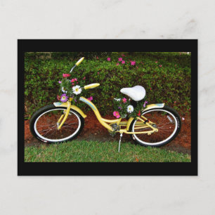Gelbes Fahrrad in Blume überzogen - lustig Postkarte