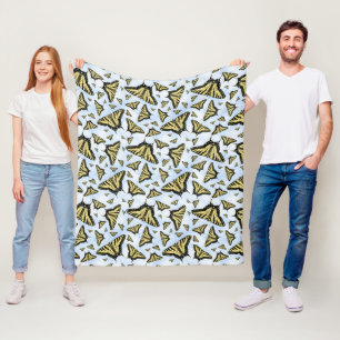 Gelbes Frack Schmetterlinge Blue Sky Medium Fleecedecke