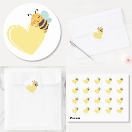 Gelbes Herz mit niedlichem Schlafen Runder Aufkleber