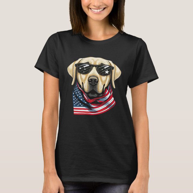 Gelbes Labrador mit amerikanischer Flagge Patrioti T-Shirt (Vorderseite)