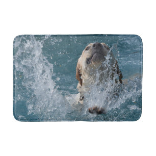 Gelbes Labrador Retriever Schwimmen Badematte