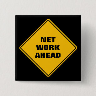 Gelbes Netzwerk vor klassischem Straßenschild Button