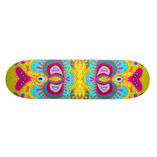 Gelbes rosa Herz-Kaleidoskop Paisleys Skateboard