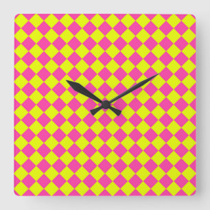 Gelbes Rosa Muster für das Diamant-Schachbrett Quadratische Wanduhr