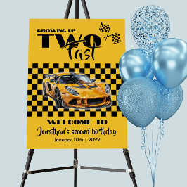 Gelbes Sportwagen bis zum 2. Geburtstag