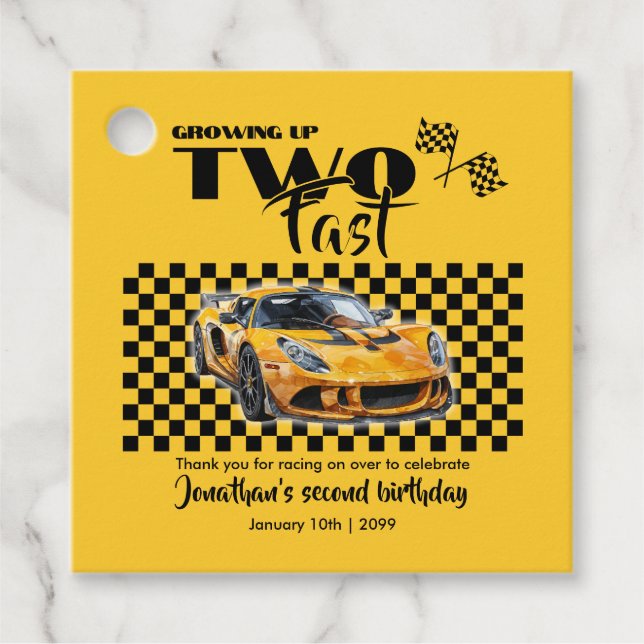 Gelbes Sportwagen bis zum 2. Geburtstag Geschenkanhänger (Vorderseite)