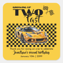 Gelbes Sportwagen bis zum 2. Geburtstag Quadratischer Aufkleber