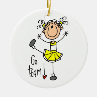 Gelbes Strichmännchen Cheerleader T - Shirt und Ge Keramikornament