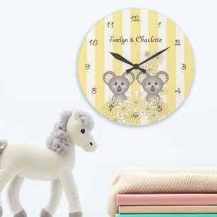 Gelbes süßes Babykoala-Zwillinge-Nursery / Kinderz Große Wanduhr