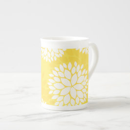 Gelbes weißes Blumenmonogramm-Muster Prozellantasse