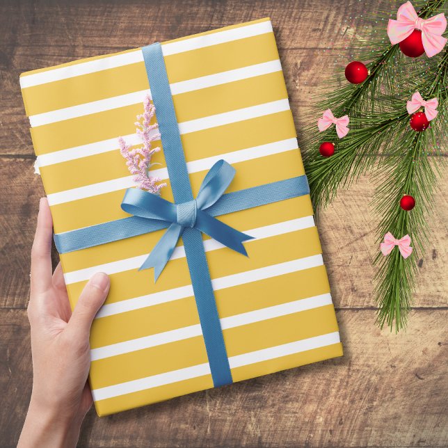 Gelbes weißes, horizontal gestreiftes Safran Geschenkpapier (Von Creator hochgeladen)